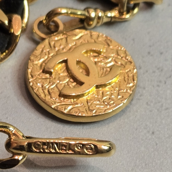 CHANEL Vintage Medallion Chain Belt